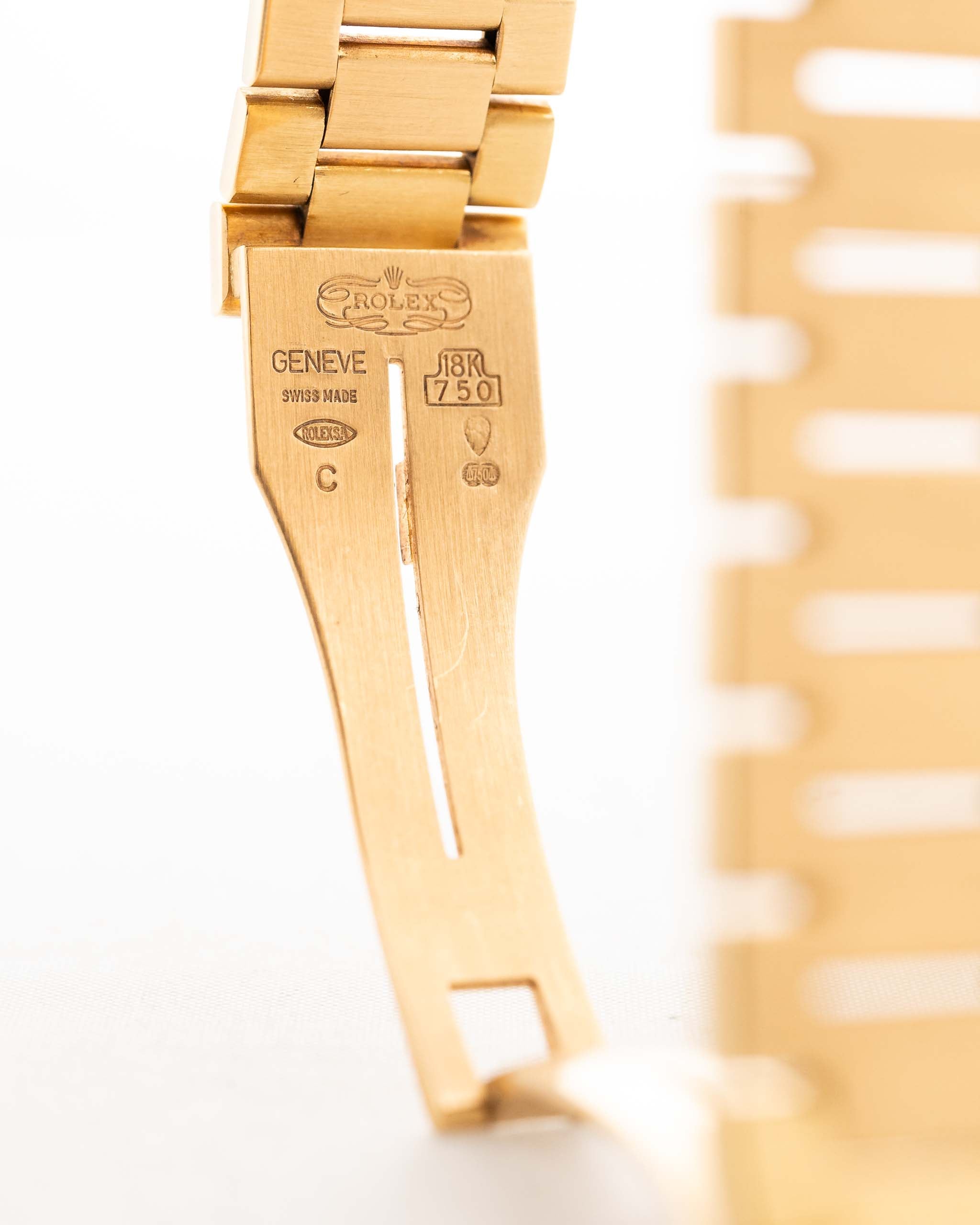 Royal Graceful Charm G779s Wood Dial Only Available Here In India 🇮🇳 (7-A Quality)