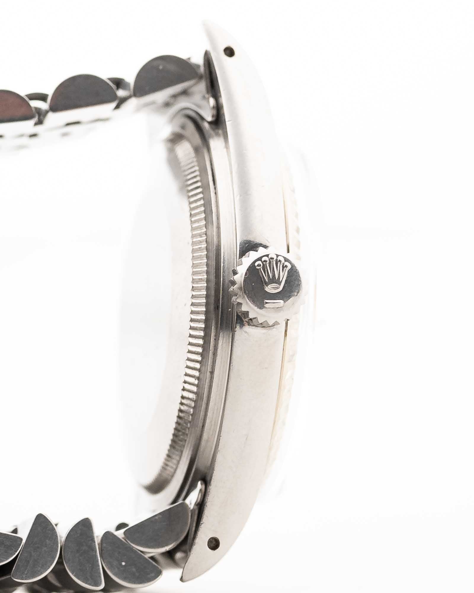 The Gilded Crown Unique & People Attraction