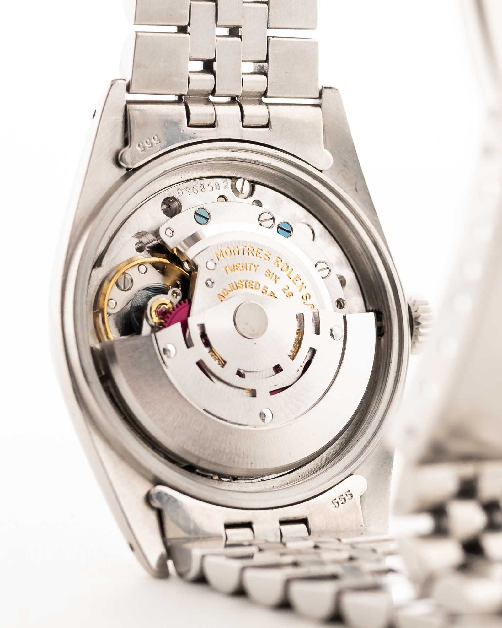 The Gilded Crown Unique & People Attraction