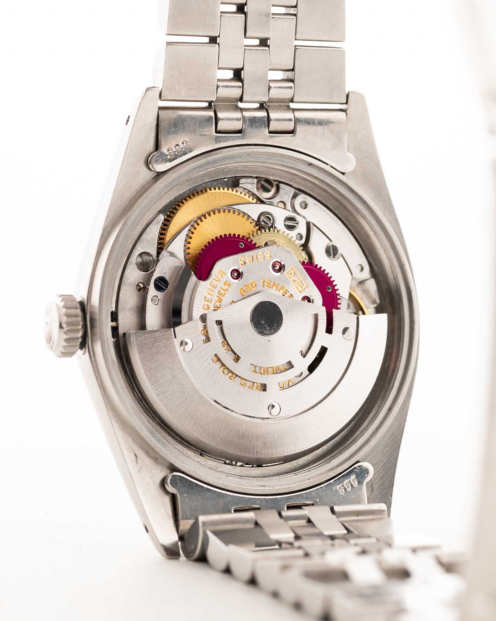 The Gilded Crown Unique & People Attraction