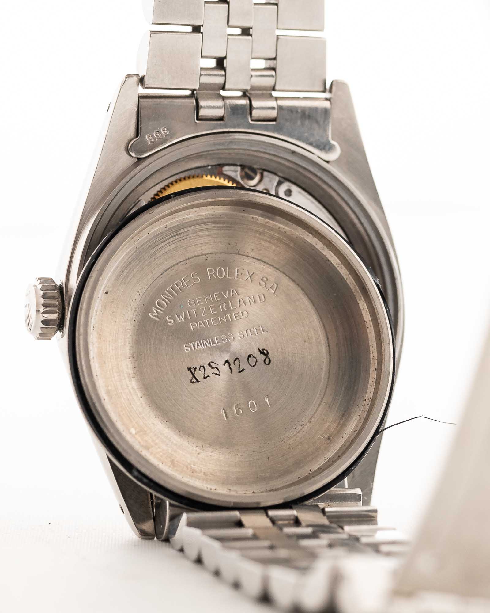 The Gilded Crown Unique & People Attraction