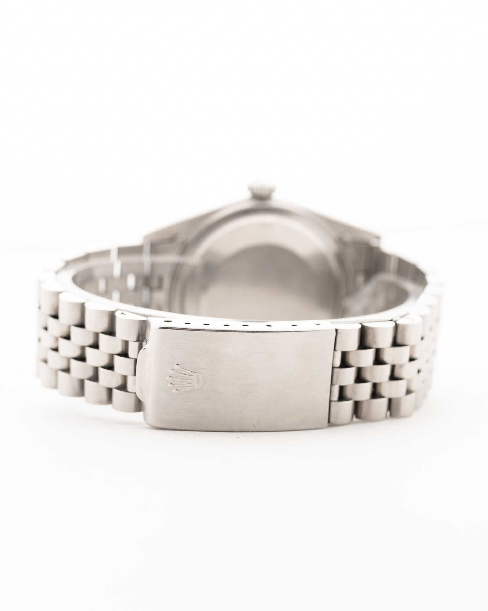 The Gilded Crown Unique & People Attraction