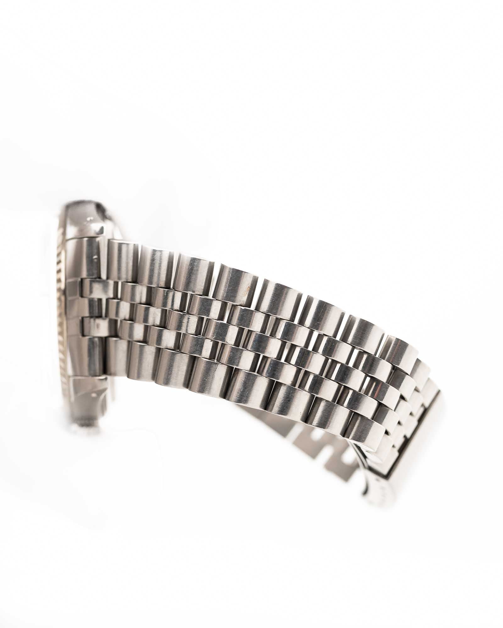 The Gilded Crown Unique & People Attraction